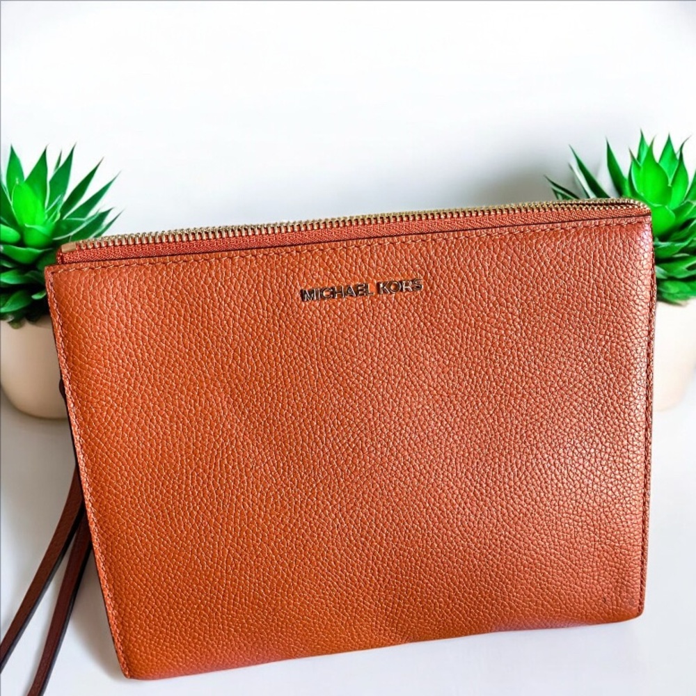 Michael Kors XL pebble leather clutch wrislet in burnt orange EUC no callouts - Picture 11 of 11